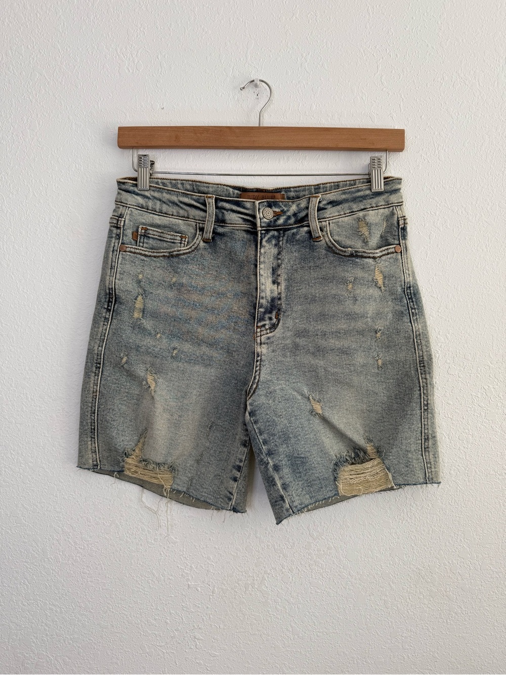 Judy Blue Light Wash Distressed Denim Shorts Size Large Stretchy High Waisted